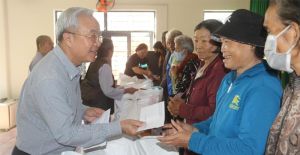 Đem niềm vui xuân đến với mọi người