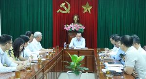 The Provincial Chairman Meets with Investors Proposing Industrial Park Development
