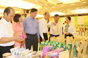 互助农民发展经济和销售货品
