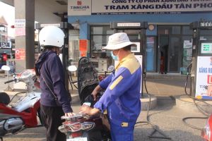 Giá xăng tăng lần thứ 3 liên tiếp, xăng RON 95 lên mức 21.220 đồng/lít