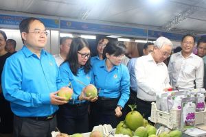 Hàng ngàn công nhân Đồng Nai tham gia Chợ tết công đoàn  năm 2025