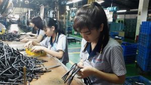 春节之前工人加速工作