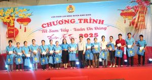 Vui Tết sum vầy cùng công nhân lao động huyện Định Quán