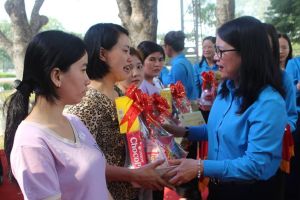 250 gia đình công nhân lao động khó khăn họp mặt, giao lưu dịp cận Tết