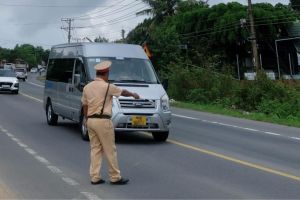Triển khai cao điểm đảm bảo an toàn giao thông đường bộ