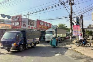 Phòng ngừa nguy hiểm liên quan 'điểm mù' xe ô tô