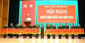 Ban Chỉ huy quân sự huyện Nhơn Trạch nhận Cờ thi đua xuất sắc của Bộ Quốc phòng