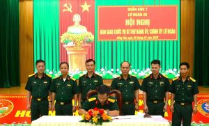 Thượng tá Phùng Hồng Hoàng nhận chức vụ Chính ủy Lữ đoàn 25, Quân khu 7