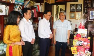 Trưởng Ban Tuyên giáo Tỉnh ủy Phạm Xuân Hà thăm, chúc Tết các đồng chí nguyên lãnh đạo tỉnh
