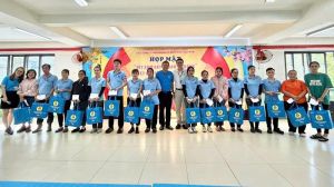 Liên đoàn Lao động huyện Nhơn Trạch trao tặng 12.550 phần quà cho đoàn viên, người lao động khó khăn