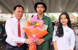 Chủ tịch UBND tỉnh dự lễ giao nhận quân năm 2025 tại Trảng Bom