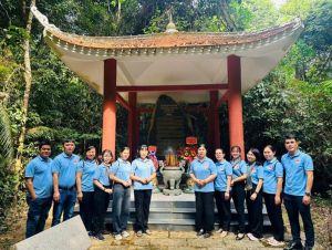 Đảng viên của Chi bộ Ban Dân vận Tỉnh ủy về nguồn tại các di tích lịch sử
