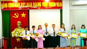 Tuyên truyền phong trào thi đua lập thành tích chào mừng Đại hội Đảng các cấp