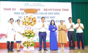 Chủ tịch UBND tỉnh Võ Tấn Đức kỳ vọng ngành y tế phát triển xứng đáng với kỳ vọng và lòng tin của Nhân dân