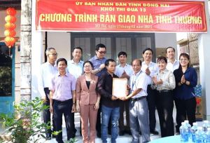 Hướng Phong trào Thi đua yêu nước vào các hoạt động chính trị của từng cơ quan, đơn vị