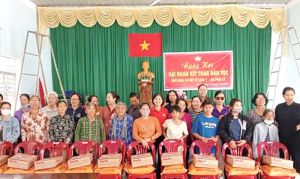 Huyện Vĩnh Cửu vận động gần 14 ngàn phần quà chăm lo Tết cho người khó khăn trong dịp Tết