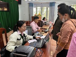 Giải ngân gần 1 tỷ đồng hỗ trợ các đối tượng vay có vốn làm ăn phát triển kinh tế