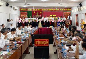 UBND huyện Định Quán công bố các quyết định về công tác cán bộ 5 phòng chuyên môn mới thành lập