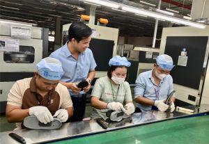 年初に生産現場に競争的な雰囲気を作り出す