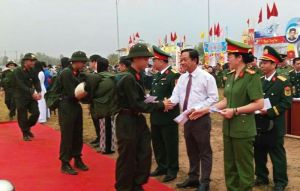 Thanh niên huyện Tân Phú phấn khởi lên đường nhập ngũ