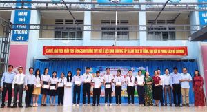 Trao học bổng Ươm mầm ước mơ cho 13 em học sinh có hoàn cảnh khó khăn