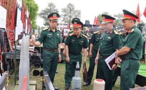Thiếu tướng Nguyễn Đức Dinh kiểm tra công tác chuẩn bị huấn luyện tại Lữ đoàn 22