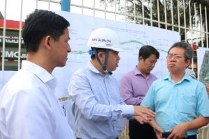 성 인민위원회 부의장 Ho Van Ha, 핵심 프로젝트에서 계약자의 시공 능력, 토지 정리 실제 검사