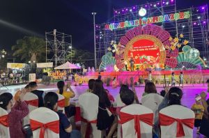Nhiều hoạt động văn nghệ, vui chơi được tổ chức tại Công viên Dương Tử Giang