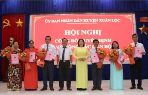 UBND huyện Xuân Lộc tổ chức lễ trao quyết định công tác cán bộ