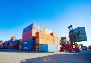 1个月的运输货品收入增长8,3%