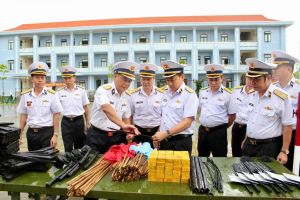 Phó đô đốc Trần Thanh Nghiêm kiểm tra chuẩn bị huấn luyện tại Đồng Nai