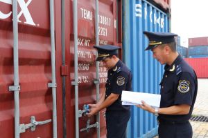 Tăng kiểm soát hàng hóa cao điểm cuối năm