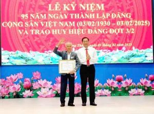 Khen thưởng trong Đảng phải thực chất, chất lượng