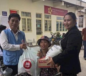 Đồng Nai tặng 100 phần quà giúp người khó khăn tại tỉnh An Giang