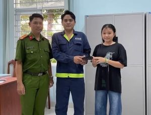 Học sinh lớp 7 nhặt được của rơi trả lại người đánh mất
