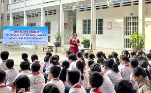 Hơn 200 học sinh, giáo viên tham gia sinh hoạt chuyên đề Danh nhân Trịnh Hoài Đức