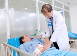 Cảnh báo nhiều người lớn bị thủng ruột, thủng dạ dày vì nuốt phải tăm tre, xương cá