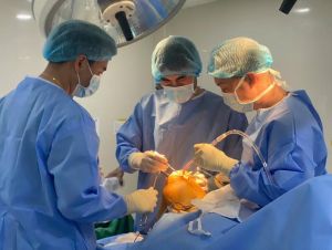 Cụ bà 78 tuổi được thay 2 khớp gối thành công