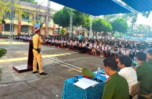 Tăng cường tuyên truyền pháp luật về trật tự an toàn giao thông dịp lễ 30-4 và 1-5