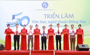 Trưng bày triển lãm 50 năm văn học nghệ thuật Đồng Nai