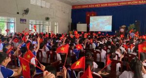 Chiếu phim lưu động kỷ niệm 50 Ngày giải phóng miền Nam, thống nhất đất nước