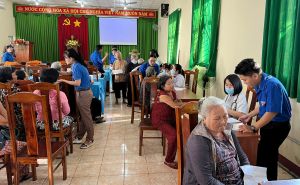 Thầy thuốc trẻ Trảng Bom làm theo lời Bác, tình nguyện vì sức khỏe cộng đồng