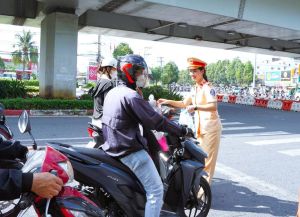Cảnh sát giao thông Đồng Nai tiếp tục “tiếp sức” cho người dân sau kỳ nghỉ lễ 30/4 và 1/5