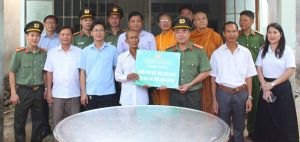 Nâng cao đời sống cho đồng bào dân tộc, tôn giáo