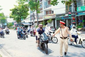 Cảnh sát giao thông Công an Đồng Nai tăng cường xử lý vi phạm trật tự an toàn giao thông ở lứa tuổi học sinh