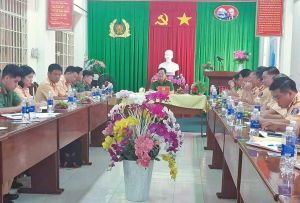 Đại tá Trần Anh Sơn, Phó Giám đốc Công an tỉnh kiểm tra công tác của lực lượng Cảnh sát đường thủy