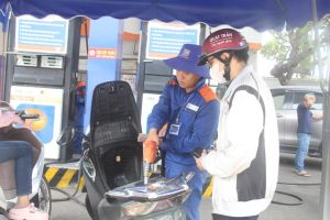 Giá xăng, dầu giảm nhẹ