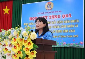 LĐLĐ tỉnh tặng quà cho đoàn viên, người lao động tại huyện Nhơn Trạch mắc bệnh hiểm nghèo, tai nạn lao động