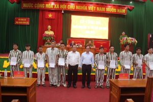 Trại giam Xuân Lộc tổ chức lễ công bố quyết định đặc xá cho 206 phạm nhân