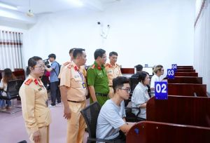 Công an tỉnh tổ chức sát hạch giấy phép lái xe mô tô lần đầu tiên cho hơn 300 thí sinh